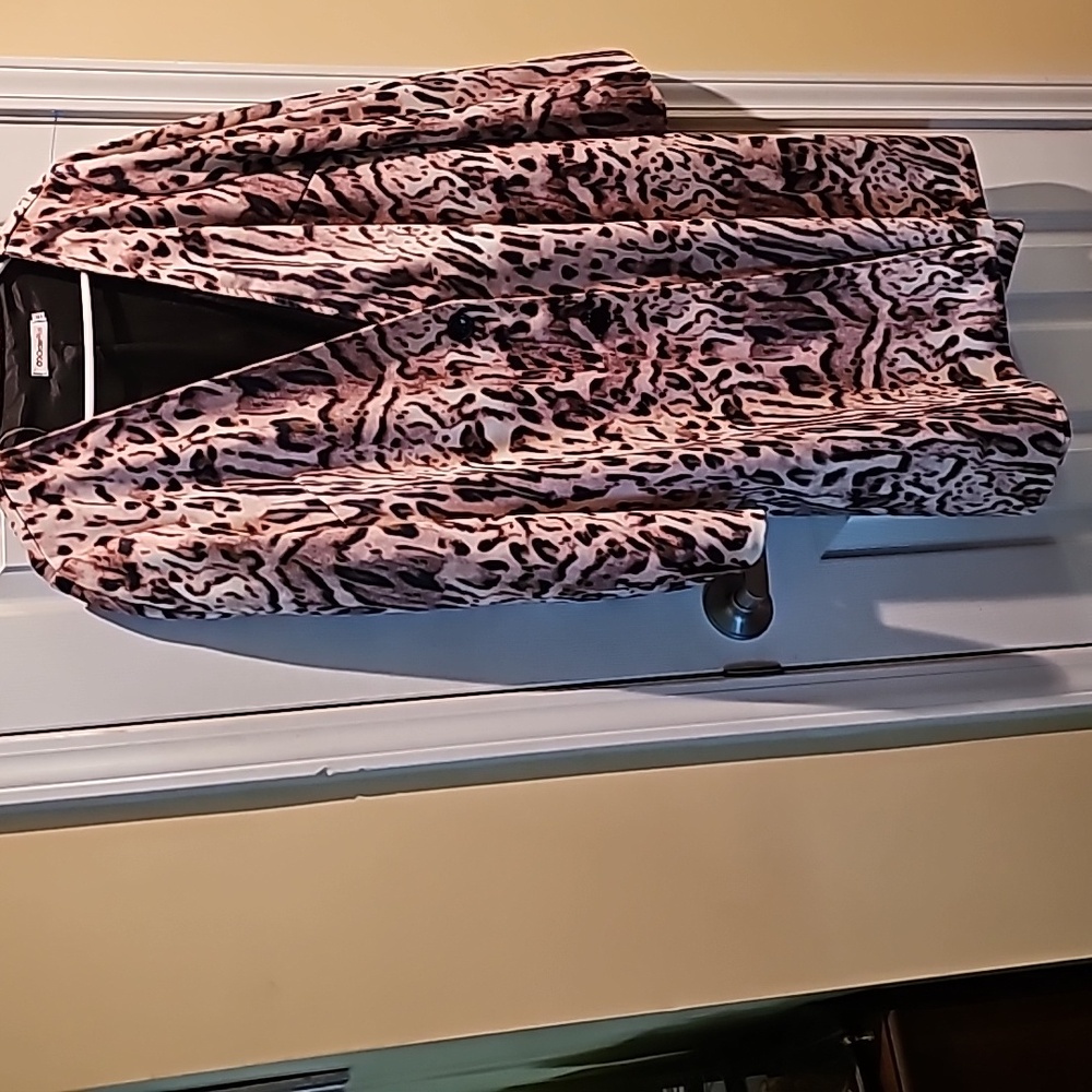 Woman's XXL long cheetah blazer
